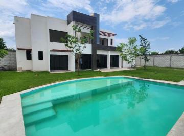 Casa · 667m² · 3 Recámaras · 3 Estacionamientos · Casa Quinta de Fin de Semana!