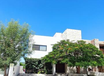 Casa , Corregidora · Terraza - Amplio Jardín - Cañadas del Lago