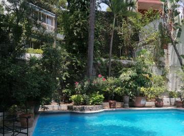 Casa · 338m² · 4 Recámaras · 2 Estacionamientos · Casa en Venta en Palmira, Cuernavaca Morelos