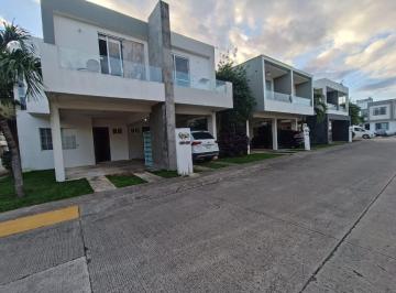 Casa en condominio de 3 habitaciones, Solidaridad · Selvanova, Coto_2b, Casa de 3 Recamaras, Sin Muebles, 2 Piscinas/albercas.