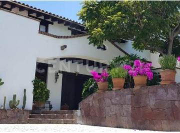 Casa · 610m² · 7 Recámaras · 4 Estacionamientos · Casa en Venta en Gran Reserva, Ixtapan de La Sal, Estado de México.