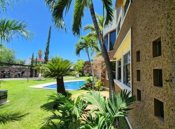 Casa de 10 habitaciones, Xochitepec · Casa con Alberca Hermosa Ideal Para Familias Muy Grandes!