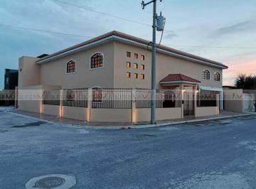Casa · 600m² · 4 Recámaras · 2 Estacionamientos · Casa en Venta en Portal del Norte