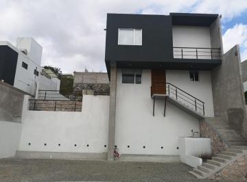 Casa · 412m² · 4 Recámaras · 5 Estacionamientos · Casa en Venta Juriquilla