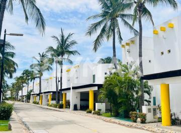 Casa en condominio · 224m² · 3 Recámaras · 2 Estacionamientos · Casa en Venta Club de Golf Acapulco | Residencia de Lujo con Acceso a Playa y Alberca Privada Venta