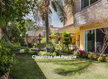 Casa · 469m² · 5 Recámaras · 2 Estacionamientos · Casa en Venta en Claustros del Parque, Querétaro