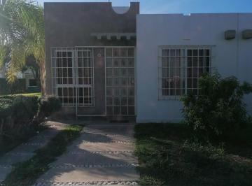 Casa · 65m² · 2 Recámaras · 2 Estacionamientos · Casa en Renta Fraccionamiento Viñedos