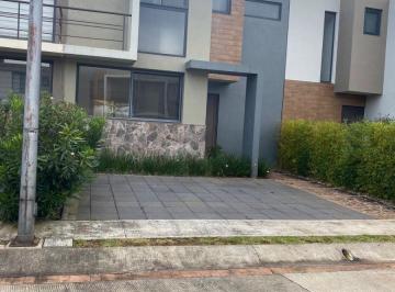 Casa · 130m² · 3 Recámaras · 2 Estacionamientos - ANY MARTINEZ · Casa en Renta en Vistas de Altozano