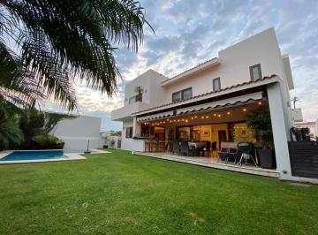 Casa de 3 habitaciones, Emiliano Zapata · Moderna y Amplia Casa en Club de Golf en Zona Sur