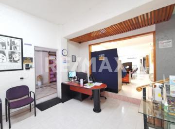 Casa · 474m² · 4 Recámaras · 4 Estacionamientos · Casa 474 m² / 4 Autos / Adaptada Como Oficina - (4)