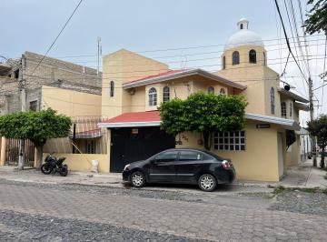 Casa de 4 habitaciones, Zapopan · Casa en Agua Blanca a 3 Cuadras de Lopez Mateos, en Esquina con Local Comercial