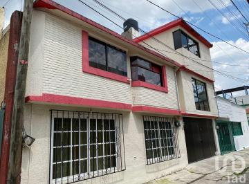 Casa · 255m² · 5 Recámaras · 2 Estacionamientos · Casa en Venta en Toluca Santa Ana Telpaltitlan, Estado de México