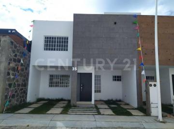 Casa · 137m² · 3 Recámaras · 2 Estacionamientos · Casa en Venta en Condominio Villas La Estación, San Juan del Río, Querétaro.