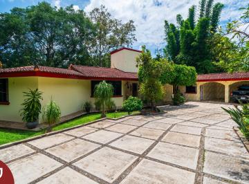 Casa de 3 habitaciones, Xalapa · Casa en Venta Cerca de Xalapa, El Chico; Amplio Jardín y Entorno Natural