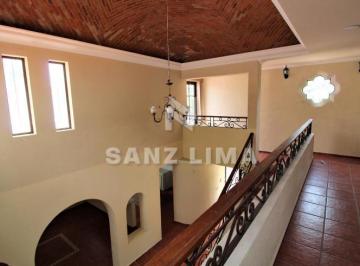 Casa de 3 habitaciones, Celaya · Quintas Santa María: Bella Propiedad, Amplias Áreas Verdes, Comodidad E Iluminación.
