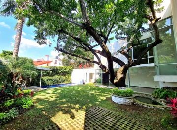 Casa de 4 habitaciones, Cuernavaca · Amplia Casa Sola con Alberca en Lomas de Cortés
