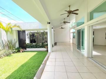 Casa de 3 habitaciones, Cuernavaca · Casa de un Nivel en Fracc con Seguridad 24 Hrs