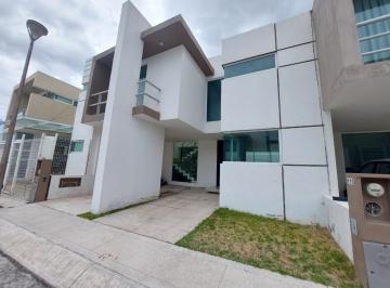 Casa de 3 habitaciones, Pachuca · Residencia en Privada Al Sur de Pachuca. Terminados de Lujo. Equipada. 175 m²