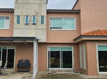 Casa · 350m² · 3 Recámaras · 4 Estacionamientos · Renta / Venta, San Miguel Totocuitlapilco, Metepec