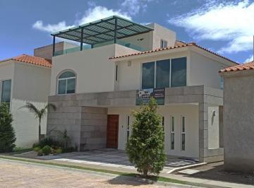 Casa · 388m² · 3 Recámaras · 3 Estacionamientos · Venta, Gran Quinta, Metepec