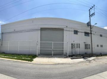 Bodega comercial de 3 habitaciones, Zapopan · Bodega en Renta El Colli Zapopan, a Una Cuadra de Periferico!