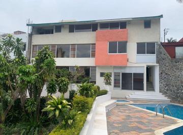 Casa · 340m² · 6 Recámaras · 3 Estacionamientos · Casa Sola en Las Palmas Cuernavaca - Crb - 1117 - Cs