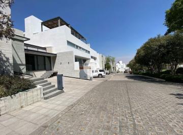 Casa en condominio de 4 habitaciones, Tlalpan · Residencia en Fraccionamiento Lomas del Pedregal