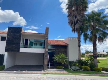 Casa de 3 habitaciones, San Andrés Cholula · Casa en Renta en La Vista Country Club