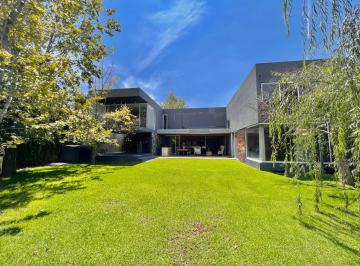Casa de 3 habitaciones, Querétaro · Increíble Casa en Renta Venta con Amplio Jardín y Alberca en Juriquilla
