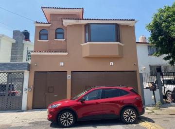 Casa · 257m² · 3 Recámaras · 2 Estacionamientos · Casa Renta en Muy Buen Estado en Las Alamedas. - (4)