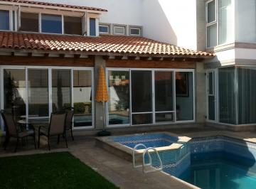 Casa · 321m² · 4 Recámaras · 3 Estacionamientos · Casa en Venta, Zona Norte, Cuernavaca, Morelos