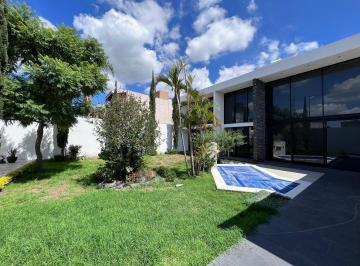 Casa de 4 habitaciones, San Pedro Cholula · Se Vende Amplia Residencia en Zerezotla