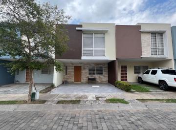 Casa de 3 habitaciones, San Pedro Tlaquepaque · Casa Amueblada en Parques del Bosque (Detrás Iteso)