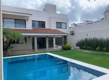 Casa de 4 habitaciones, Cuernavaca · Amplia Casa en Zona Dorada con Alberca y Jardín