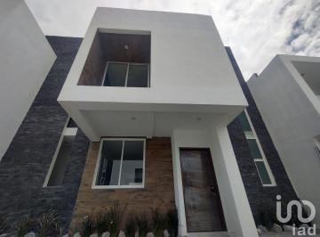 Casa · 229m² · 3 Recámaras · 2 Estacionamientos · Casa en Venta Fraccionamiento La Casacada Residencial Pachuca