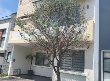 Casa de 4 habitaciones, Zapopan · Casa Completamente Amueblada Zona Solares