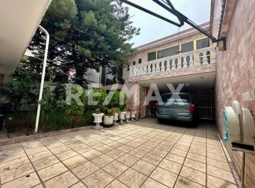 Casa · 240m² · 4 Recámaras · 2 Estacionamientos · Casa en Venta en Lindavista - (4)
