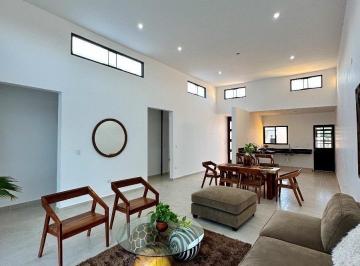 Casa en condominio · 166m² · 2 Recámaras · 2 Estacionamientos · Casa en Venta en Conkal con Alberca