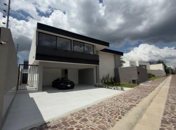 Casa de 4 habitaciones, León · La Campiña del Bosque 4 Recámaras