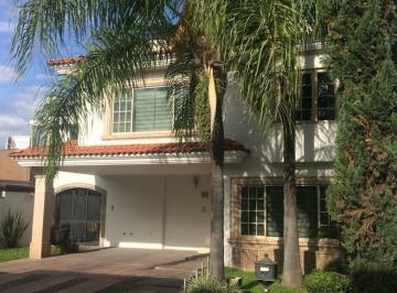 Casa en condominio de 3 habitaciones, Zapopan · Casa en Renta Puerta de Hierro