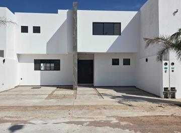 Casa · 185m² · 3 Recámaras · 2 Estacionamientos · Ultima Nueva en Villa Magna 2da Secc