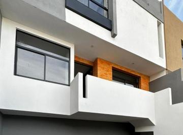 Casa · 270m² · 4 Recámaras · 2 Estacionamientos · Con Rec en Pb y Roof Garden