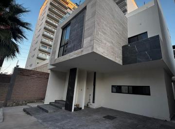Casa · 305m² · 3 Recámaras · 2 Estacionamientos · Pre Venta Casa en Fracc Monterra