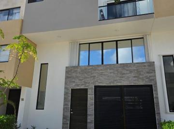 Casa · 210m² · 3 Recámaras · 3 Estacionamientos · Casa en Venta en Benito Juárez, Quintana Roo