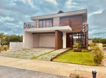 Casa · 330m² · 4 Recámaras · 4 Estacionamientos · Casa en Paseo Country Sin Muebles en Renta