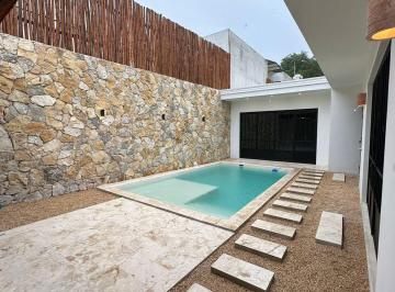 Casa · 288m² · 3 Recámaras · 1 Estacionamiento · Casa en Venta El Centro de Mérida Lista Para Habitar, Remodelada