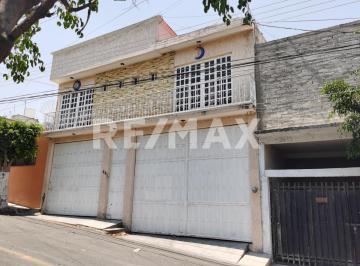 Casa · 412m² · 5 Recámaras · 6 Estacionamientos · Casa en Venta Santa Barbara Corregidora Queretaro