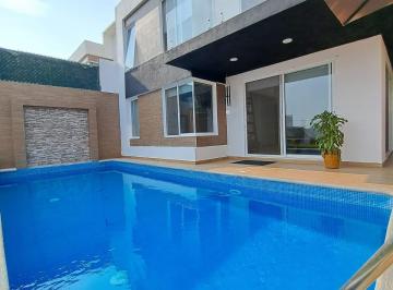 Casa de 4 habitaciones, Cuernavaca · Casa en Venta en Zona de Clima Calido