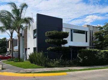 Casa en condominio · 380m² · 4 Recámaras · 3 Estacionamientos · Casa en Renta en Olivos Residencial