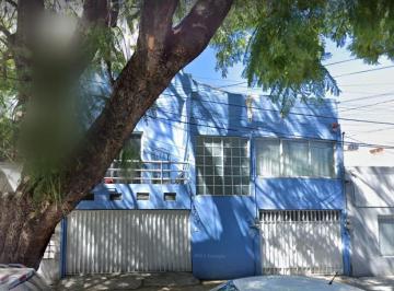 Casa · 215m² · 3 Recámaras · 2 Estacionamientos · Casa en del Valle Sur, Gran Plusvalía ¡Remate Bancario!